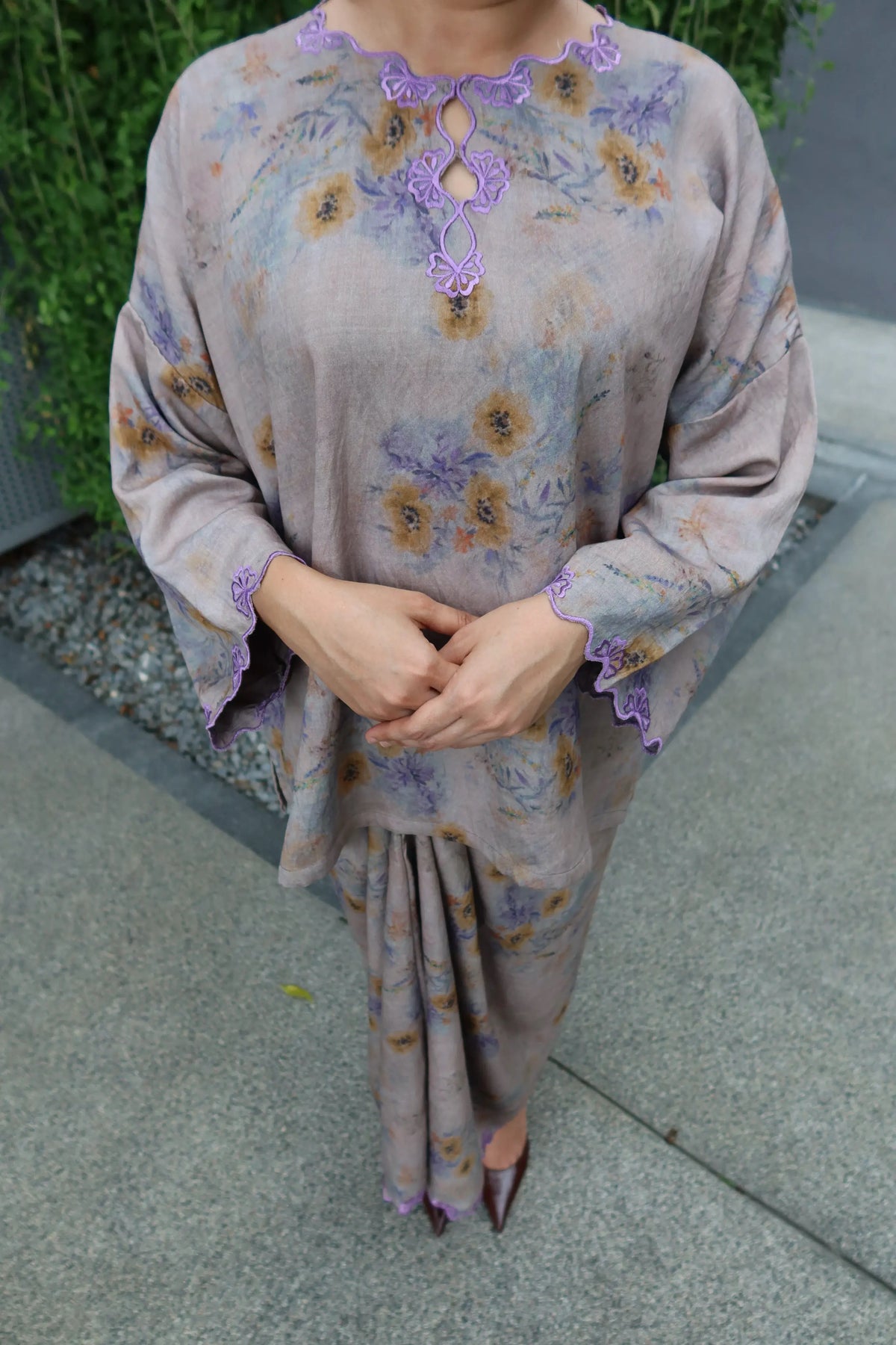 Seiring in Grey with Purple Embroidery