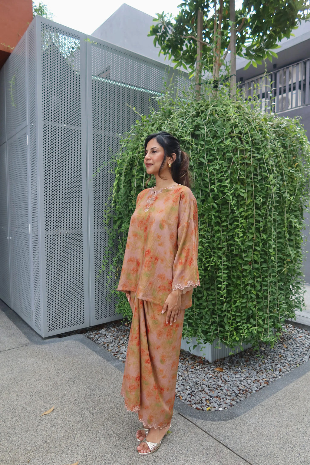 Seiring in Amber with Light Peach Embroidery
