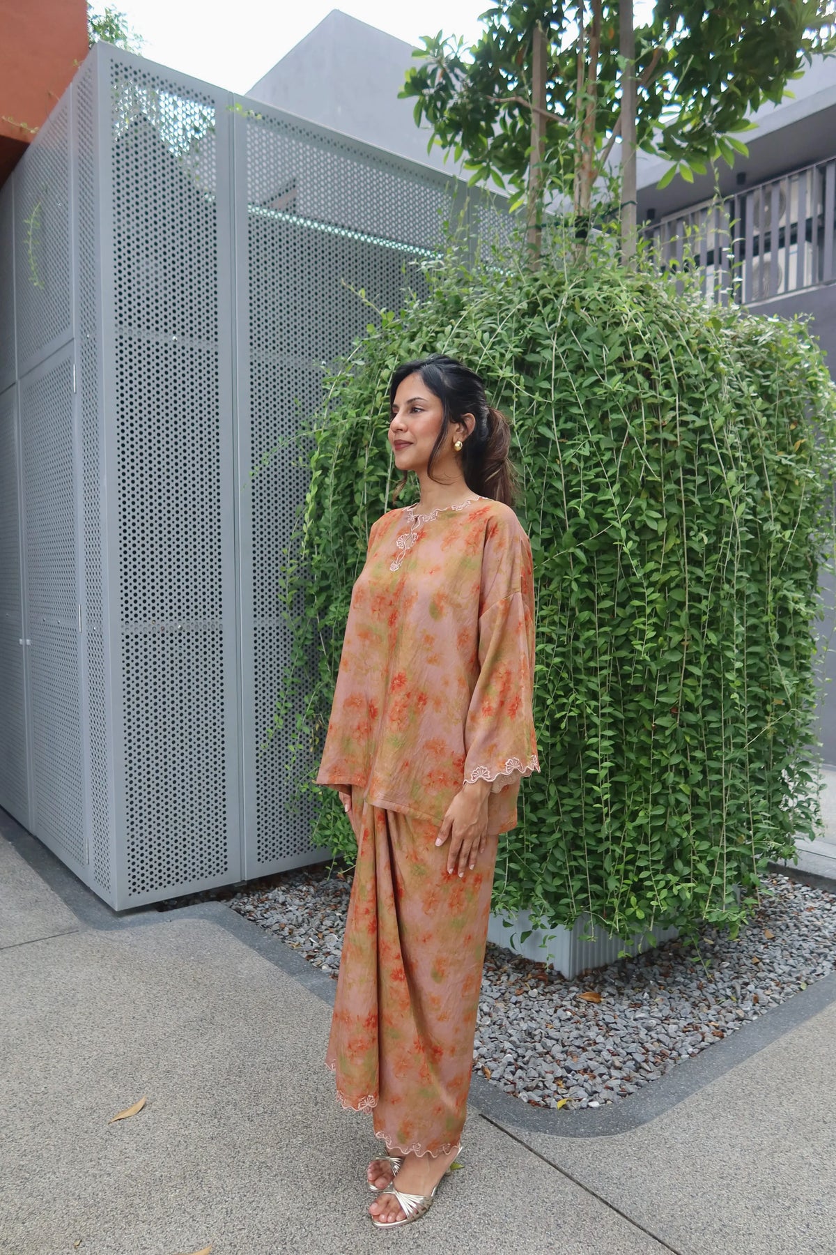 Seiring in Amber with Light Peach Embroidery