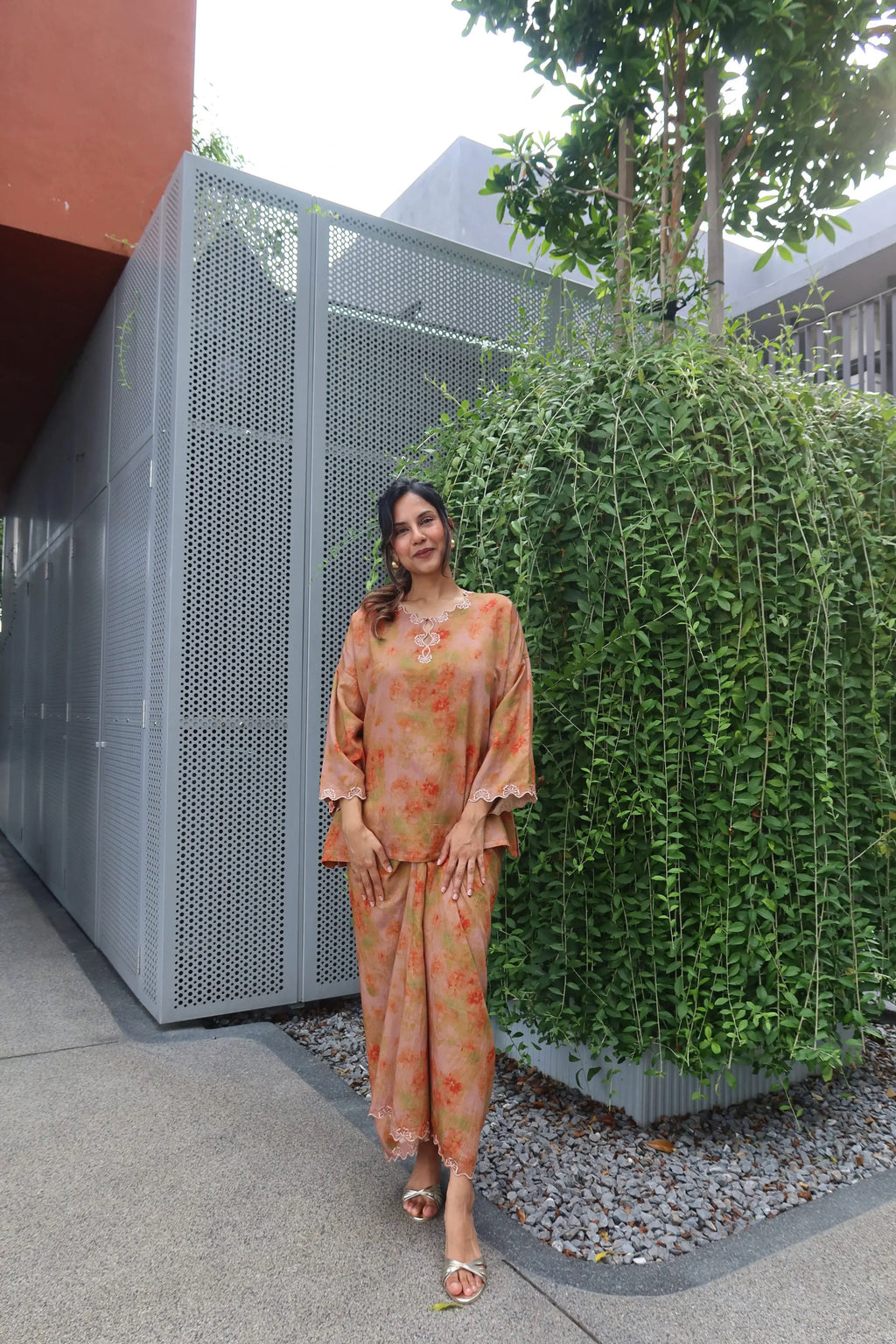 Seiring in Amber with Light Peach Embroidery