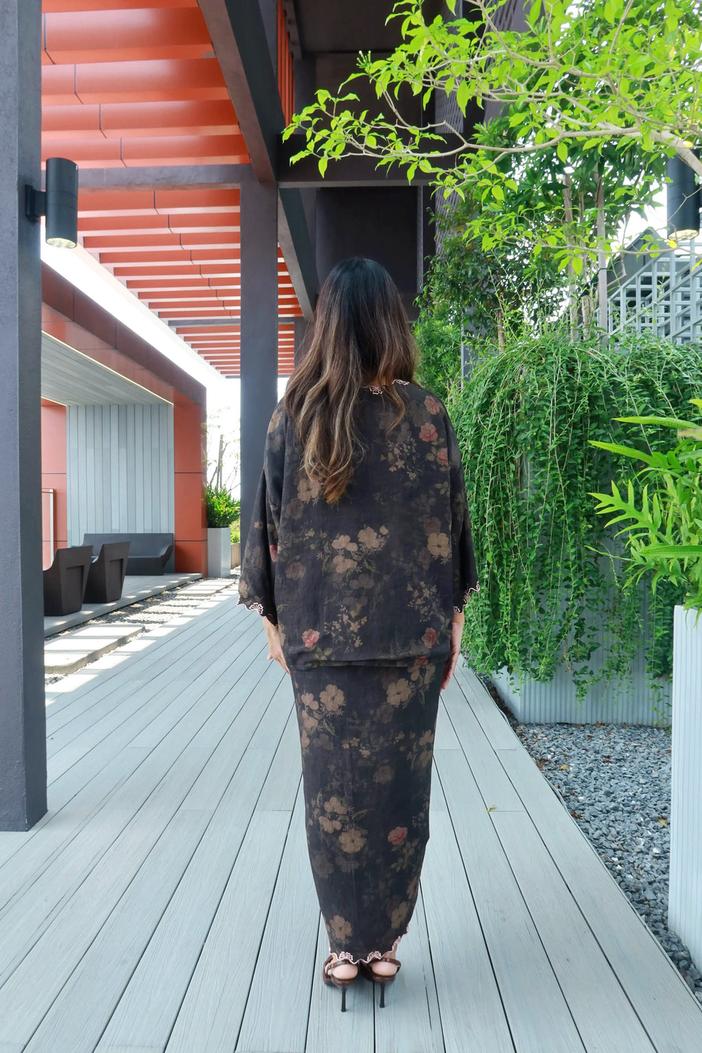 Seiring in Black with Light Pink Embroidery