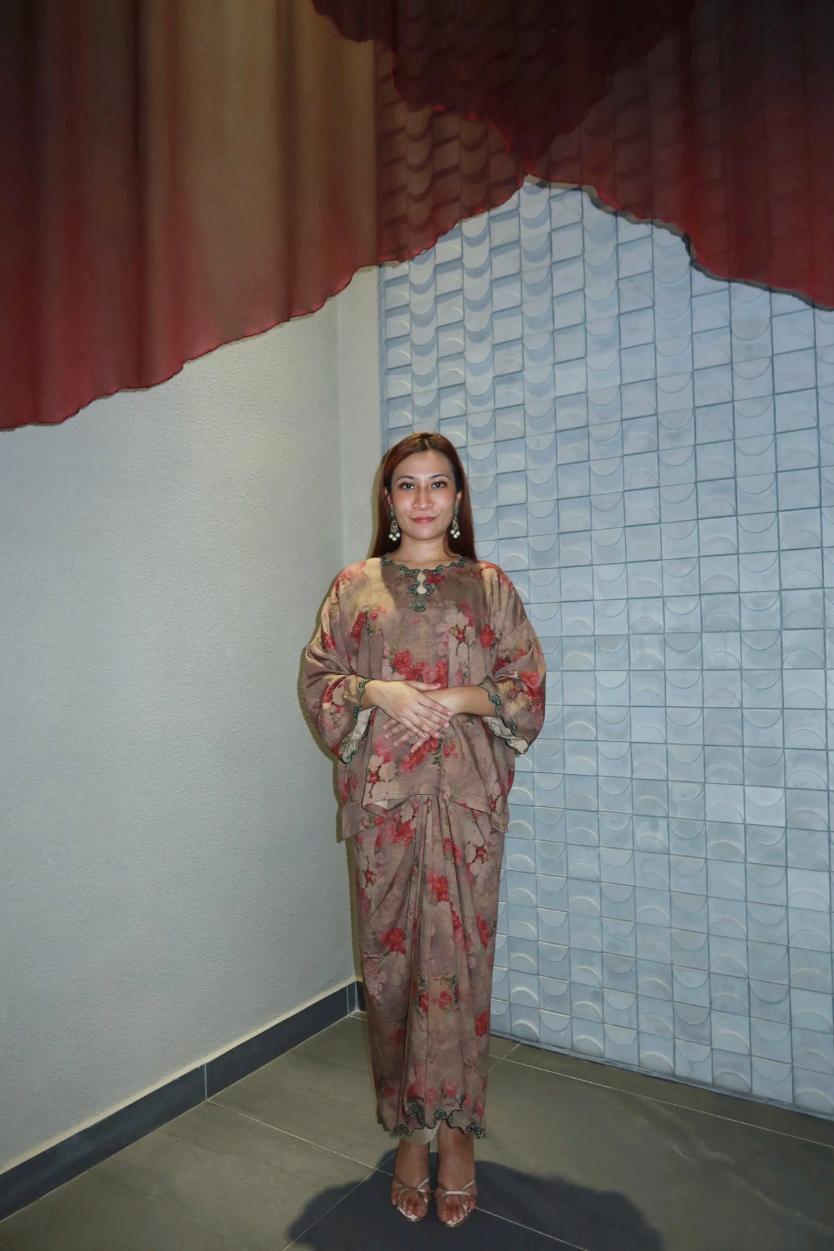 Seiring in Brown with Dark Green Embroidery