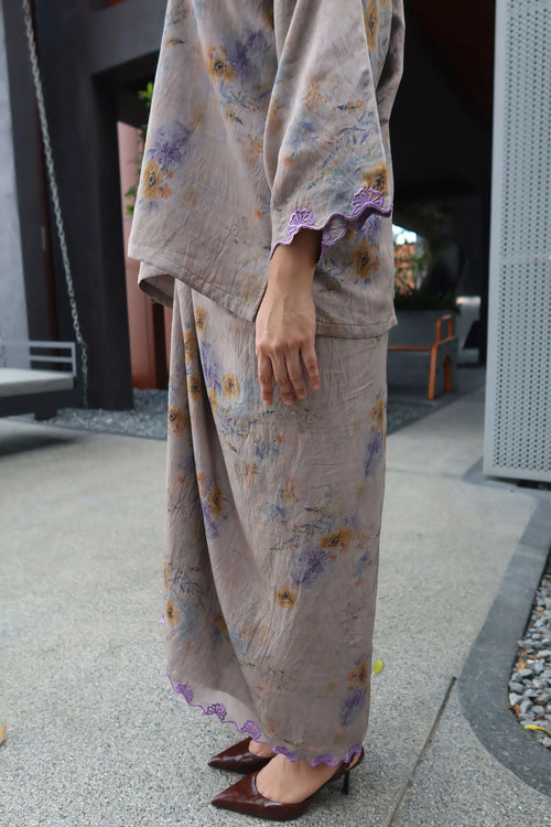 Seiring in Grey with Purple Embroidery