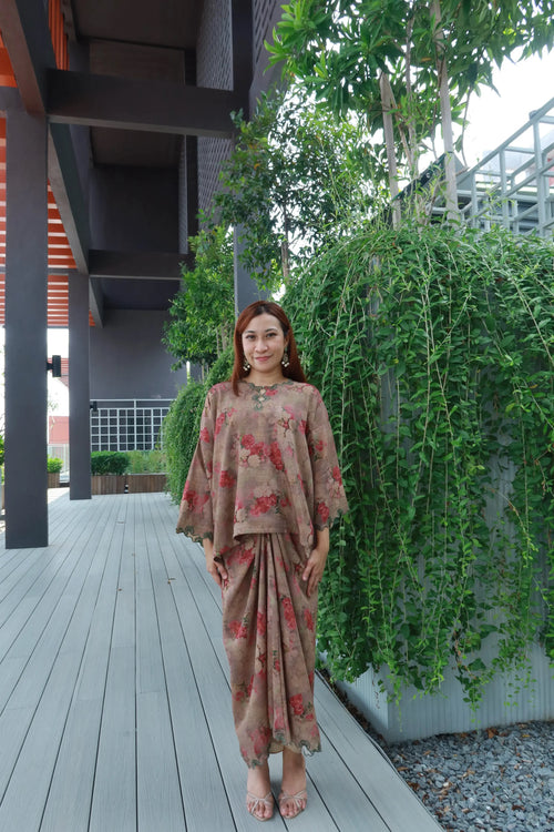 Seiring in Brown with Dark Green Embroidery